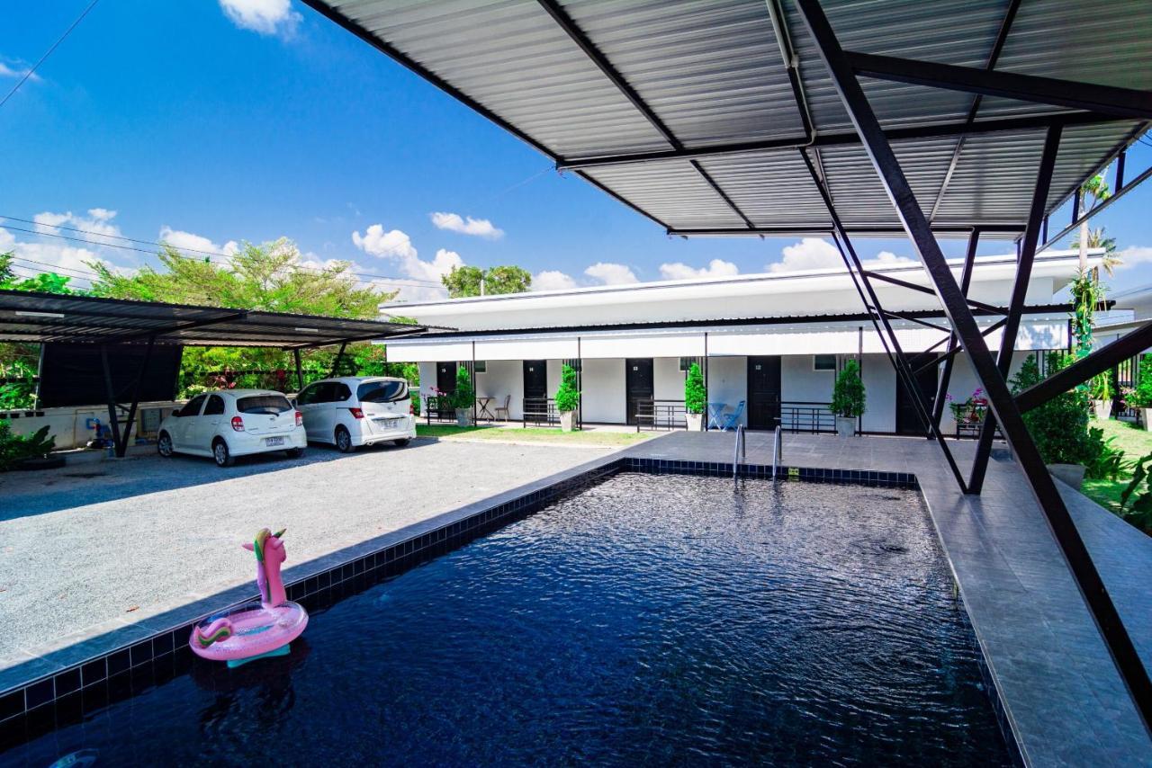 Oyo 533 Runya Poolvilla 쁘라쭈압키리칸 외부 사진