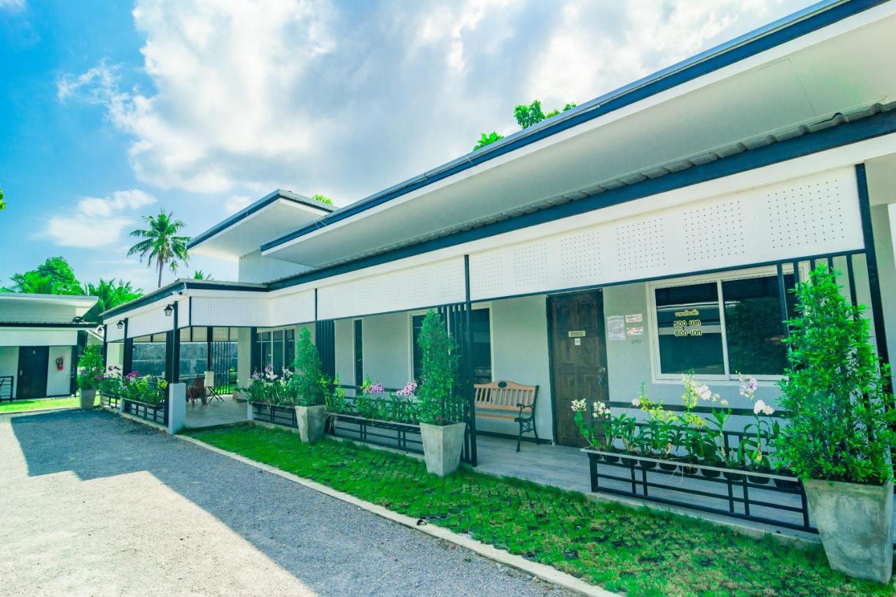 Oyo 533 Runya Poolvilla 쁘라쭈압키리칸 외부 사진